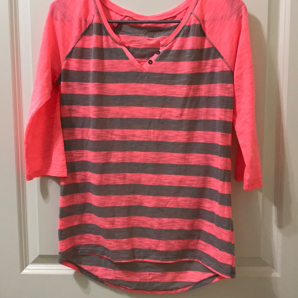 Arizona-3/4 sleeve shirt- juniors medium
